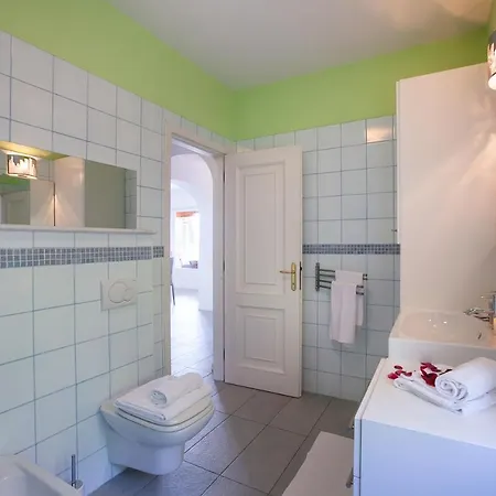 ヴィラ Sleeps 8