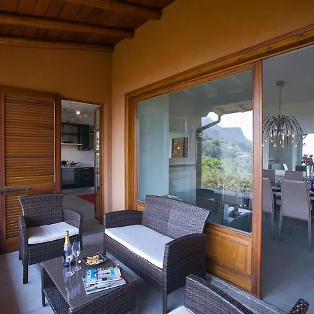 ヴィラ Sleeps 8 *