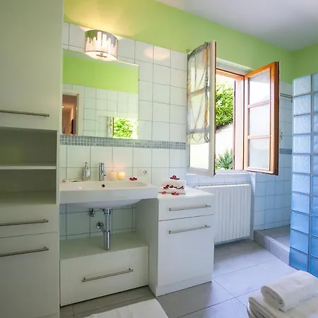 Sleeps 8 ヴィラ メナッジョ